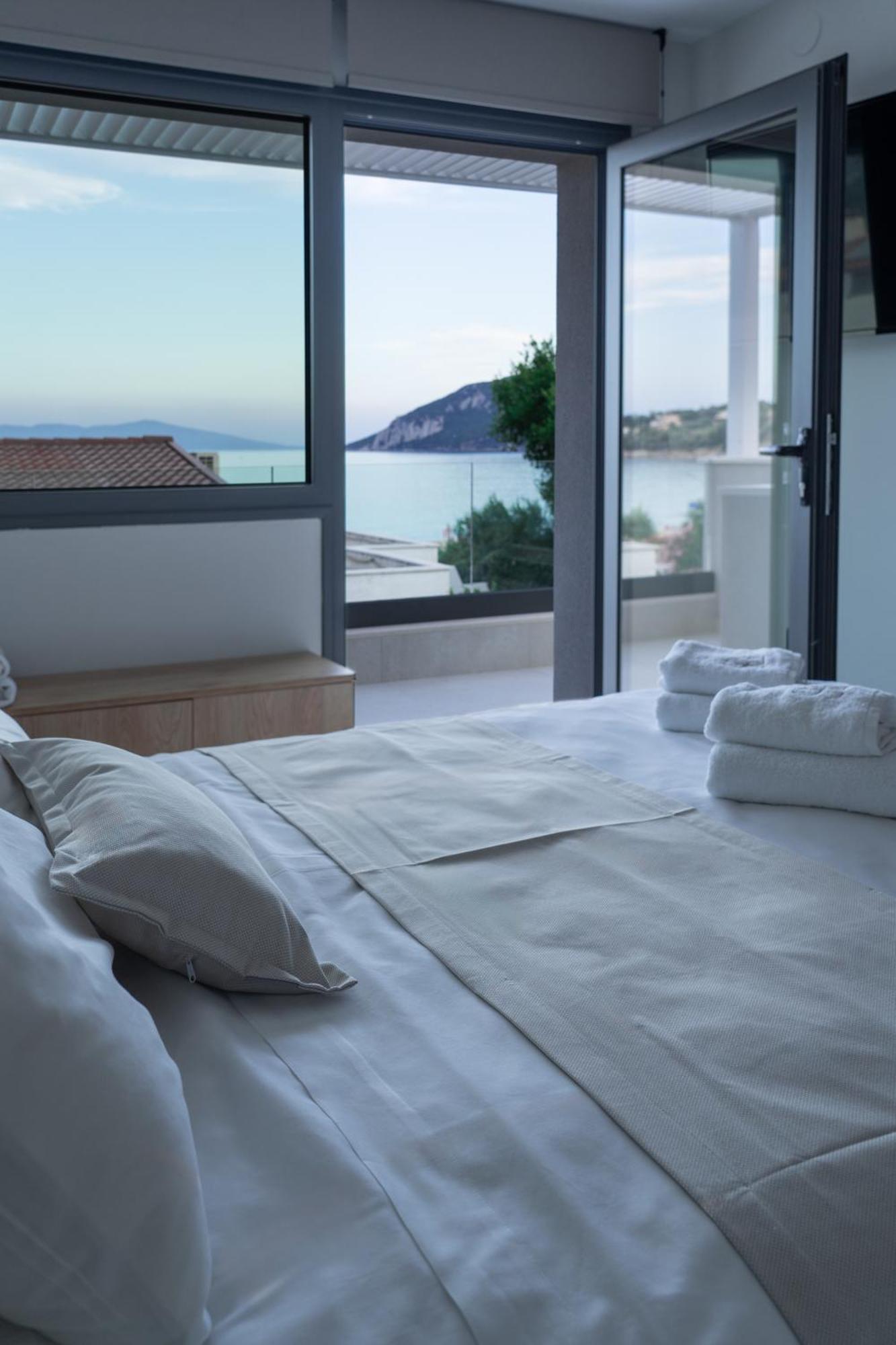 Sealuxe Living Aparthotel Nea Iraklitsa Exterior photo